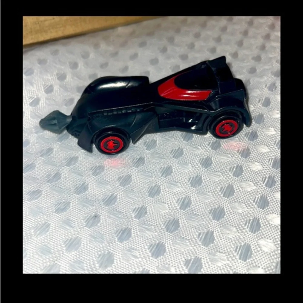 🌈 RARE 2015 BATMAN UNLIMITED BATMOBILE PULL & GO VEHICLE CAR.